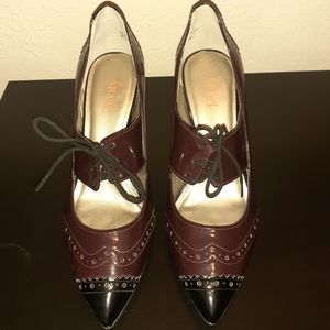 Pointed toe lace heel